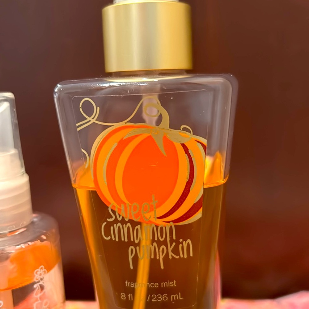 Sweet Cinnamon Pumpkin & Pretty as a Peach Fine Fragrance Body Mist by Bath&Body - Picture 2 of 3